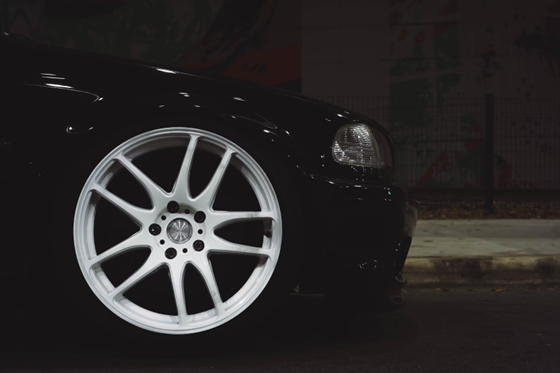 Elevate Your Vehicle’s Aesthetics: Guide to Choosing the Best Chrome Rims 20 Inch